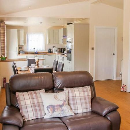 Fabulous Detached Lodge With Hot Tub Two Nights Minimum Stay ブリッジノース エクステリア 写真