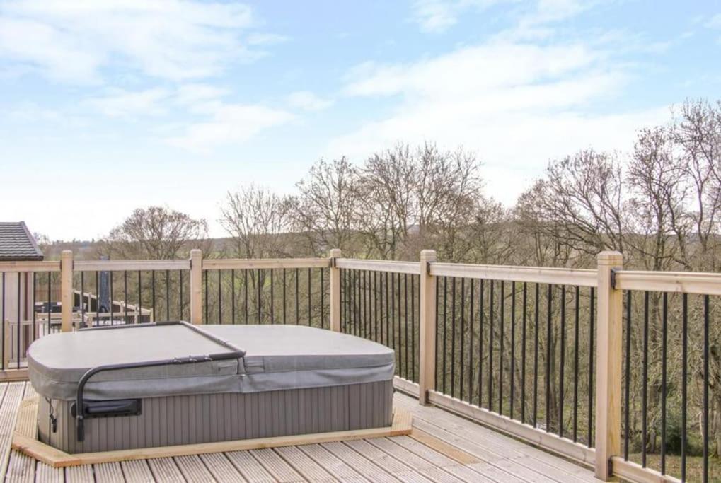 Fabulous Detached Lodge With Hot Tub Two Nights Minimum Stay ブリッジノース エクステリア 写真
